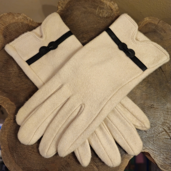 Soft bow gloves - Picture 7 of 12